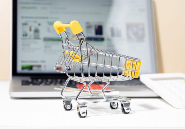 Configuración legal del derecho de desistimiento en WooCommerce para tiendas online en España.