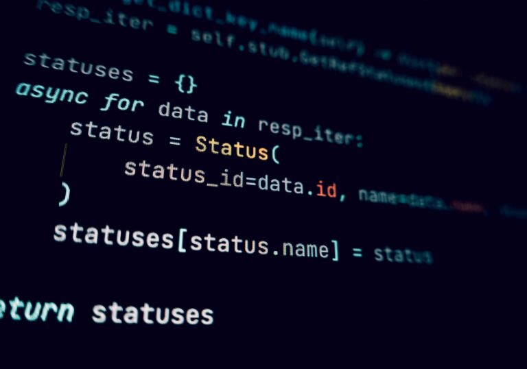 Comparativa de rendimiento y costes entre una web autogestionable y un desarrollo a medida.